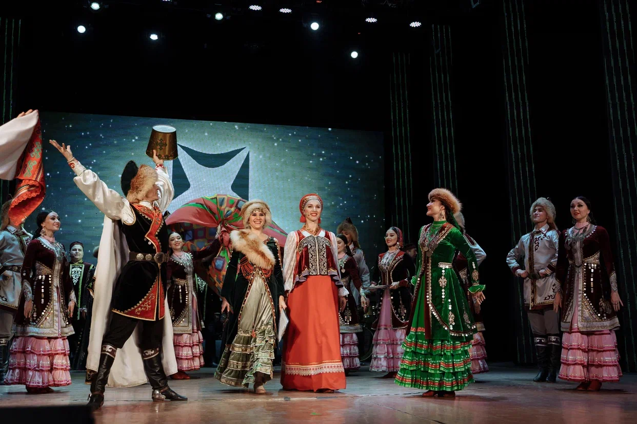 «Россия – единая семья»: «Мирас» и «Русь» выступили с совместной концертной программой