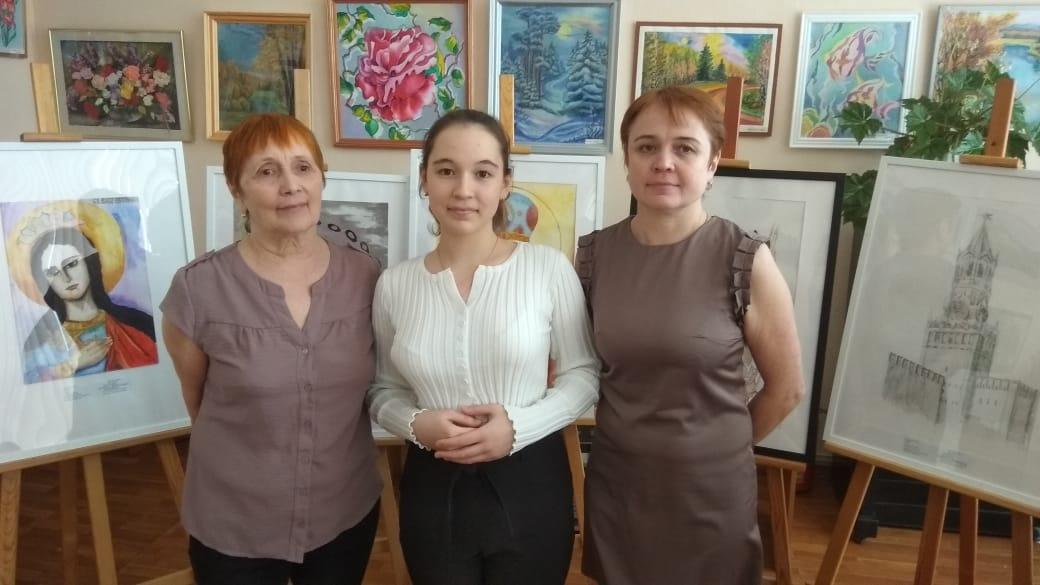 В Деме открылась выставка юной художницы Карины Соколовой