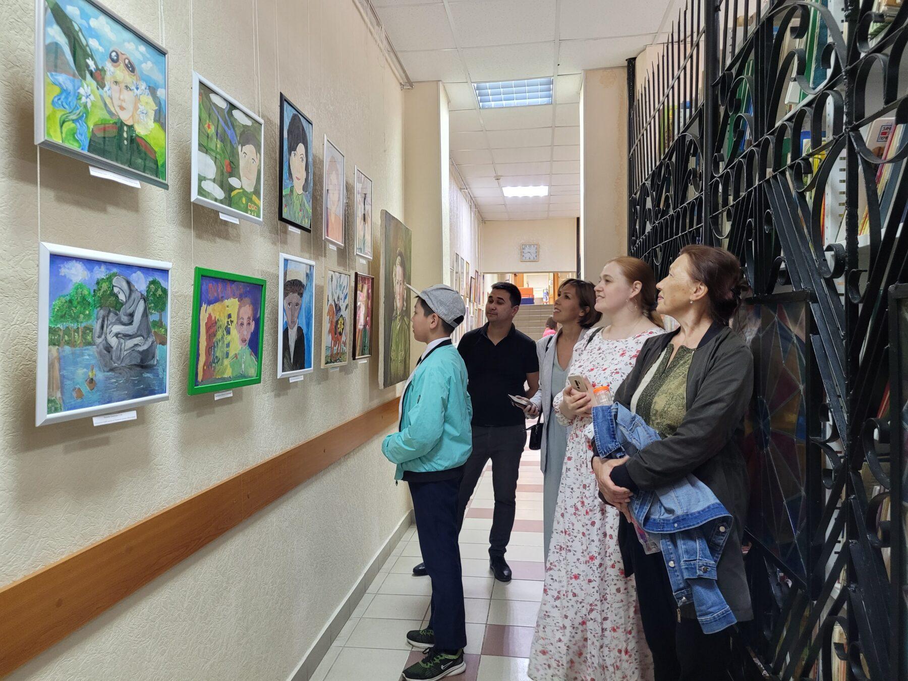 В Центральной детской библиотеке открылась первая выставка юных художников уфимского Технопарка
